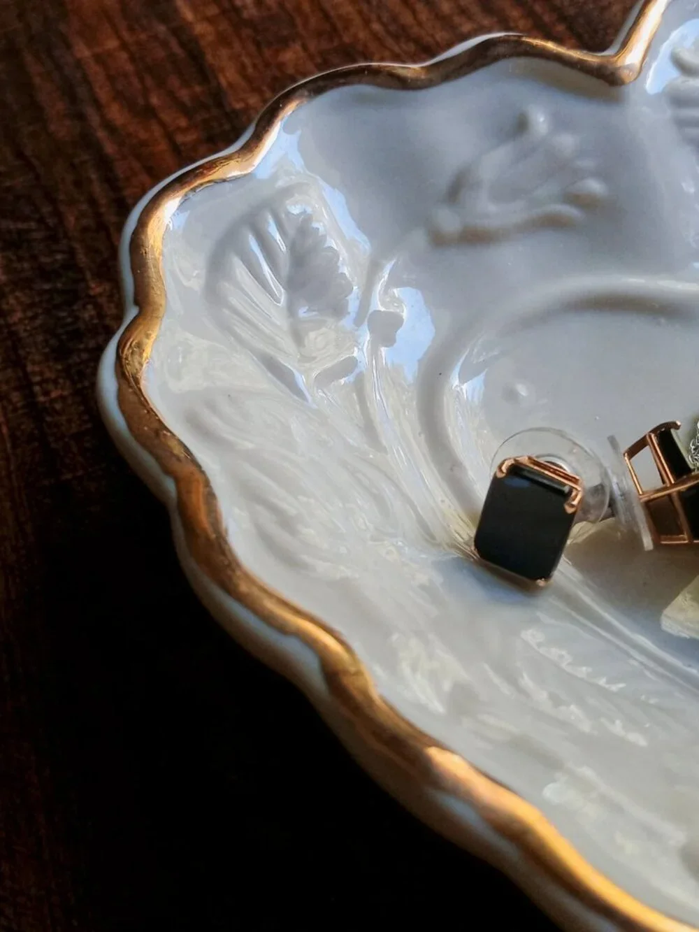 Charming Floral Embossed Gold Trim Ceramic Ring Holder Heart Shaped NICE!